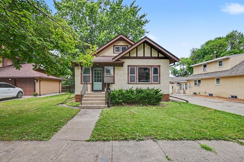 110 4th St SE, Montgomery, MN 56069