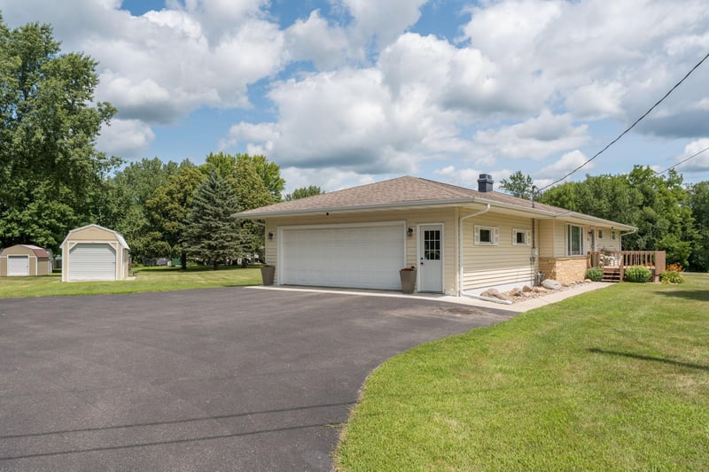 716 W River St, Waterville, MN 56096