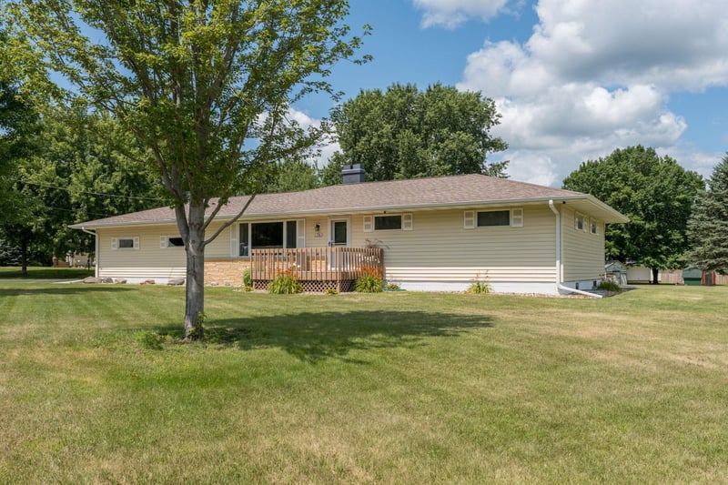 716 W River St, Waterville, MN 56096