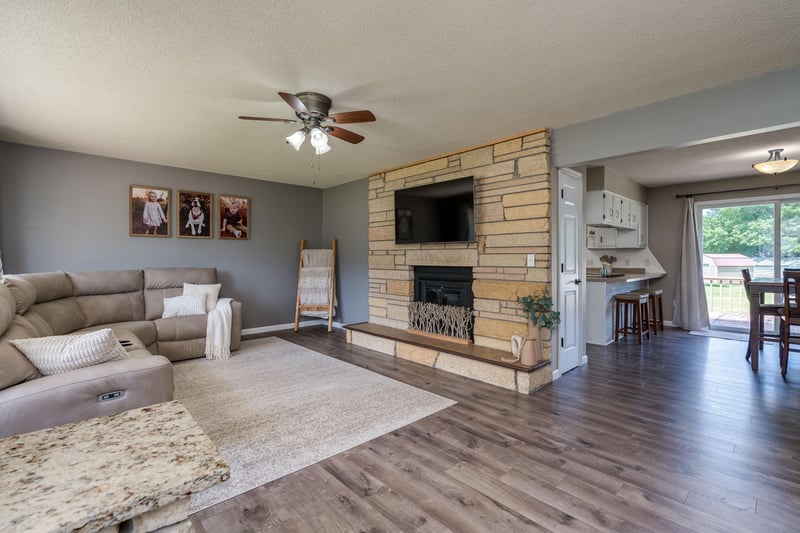 716 W River St, Waterville, MN 56096