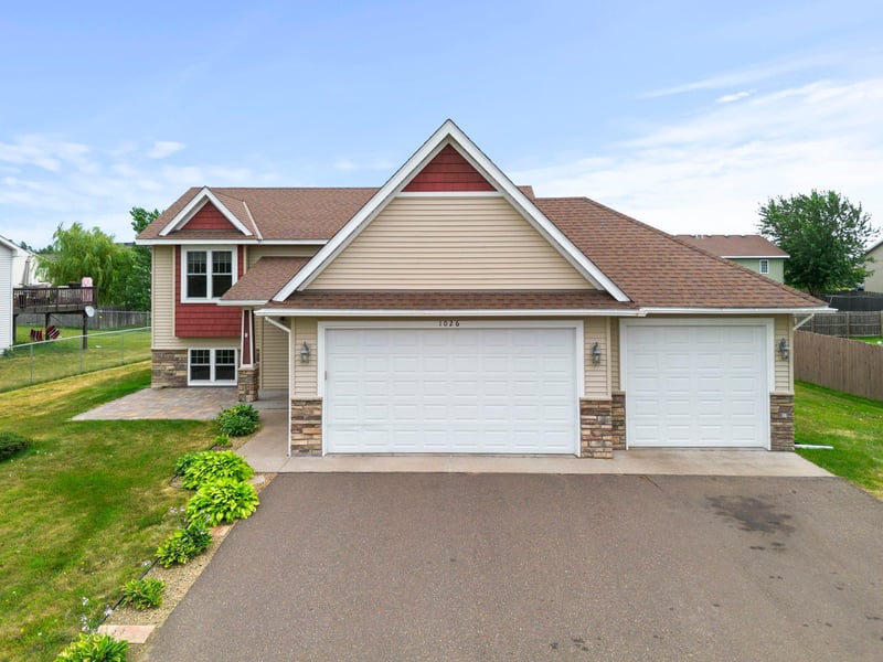 1026 Roosevelt St S, Cambridge, MN 55008
