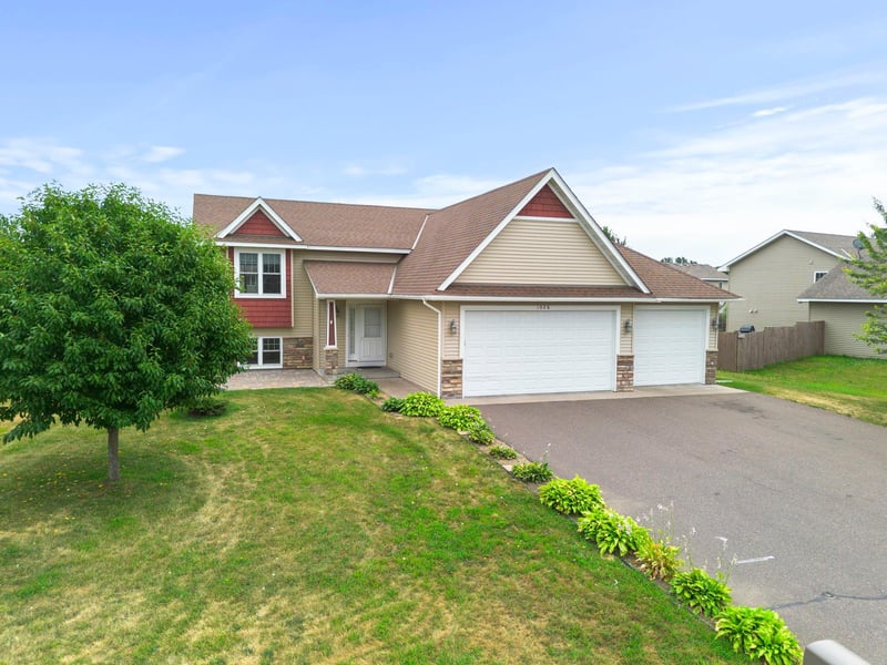 1026 Roosevelt St S, Cambridge, MN 55008