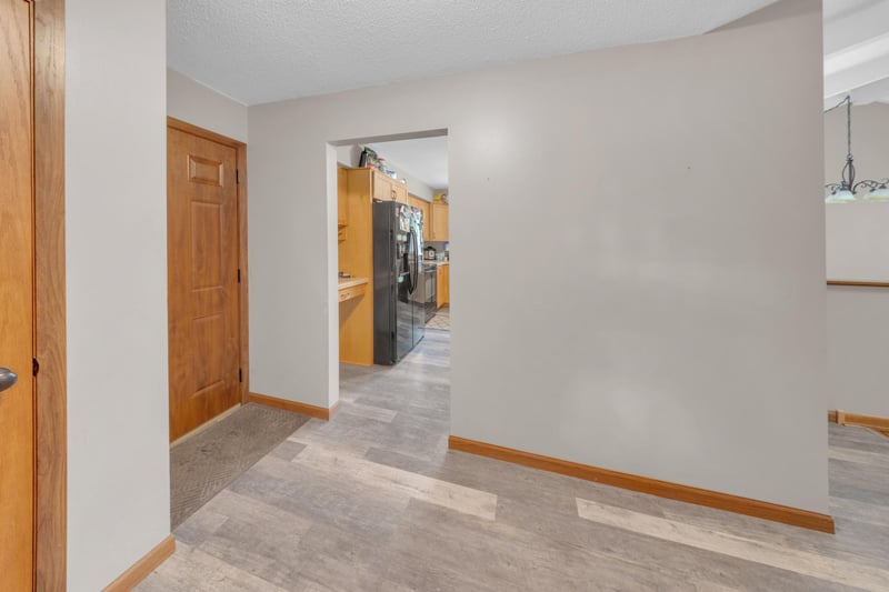 6864 Jeremy Ct, Eden Prairie, MN 55346