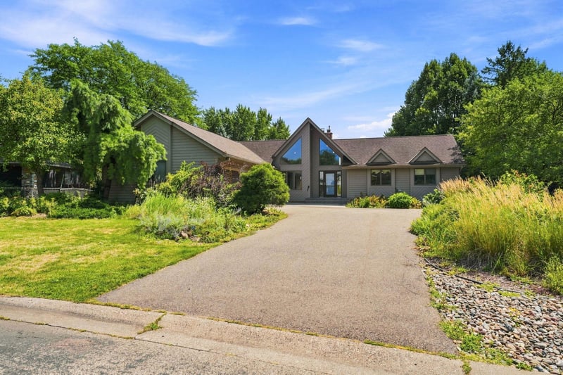 386 Bear Ave S, Vadnais Heights, MN 55127
