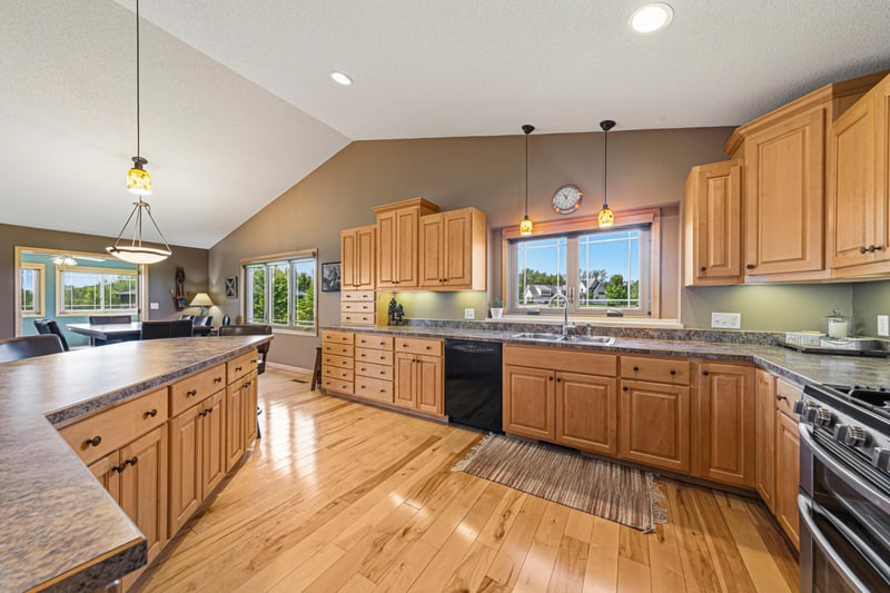 20345 Geneva Trl, Faribault, MN 55021