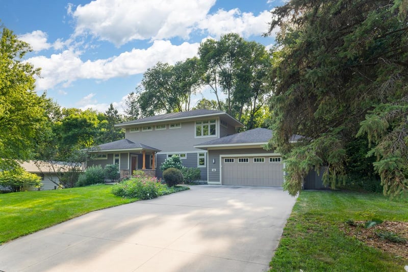 9340 Cedar Forest Rd, Eden Prairie, MN 55347