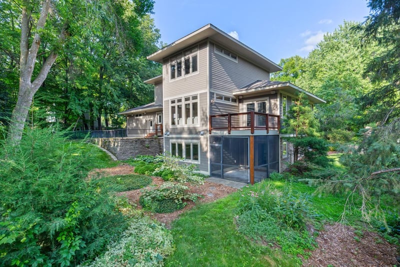 9340 Cedar Forest Rd, Eden Prairie, MN 55347