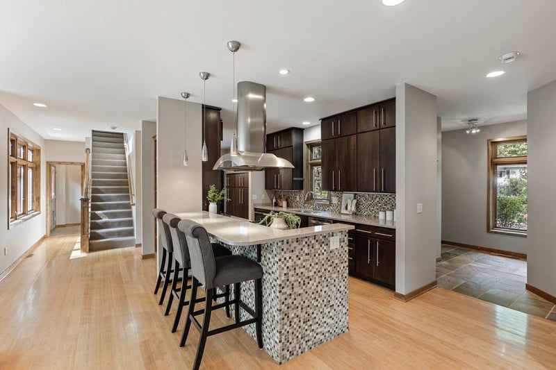 9340 Cedar Forest Rd, Eden Prairie, MN 55347