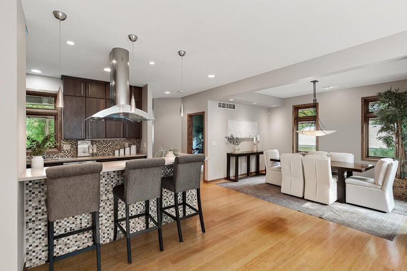 9340 Cedar Forest Rd, Eden Prairie, MN 55347