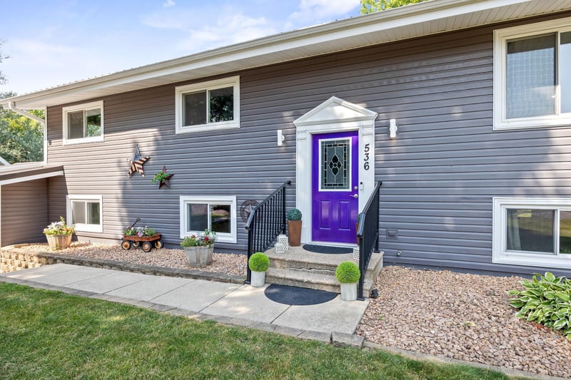 536 4th St N, Winsted, MN 55395