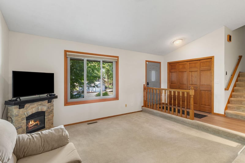 7657 N Shore Cir N, Forest Lake, MN 55025