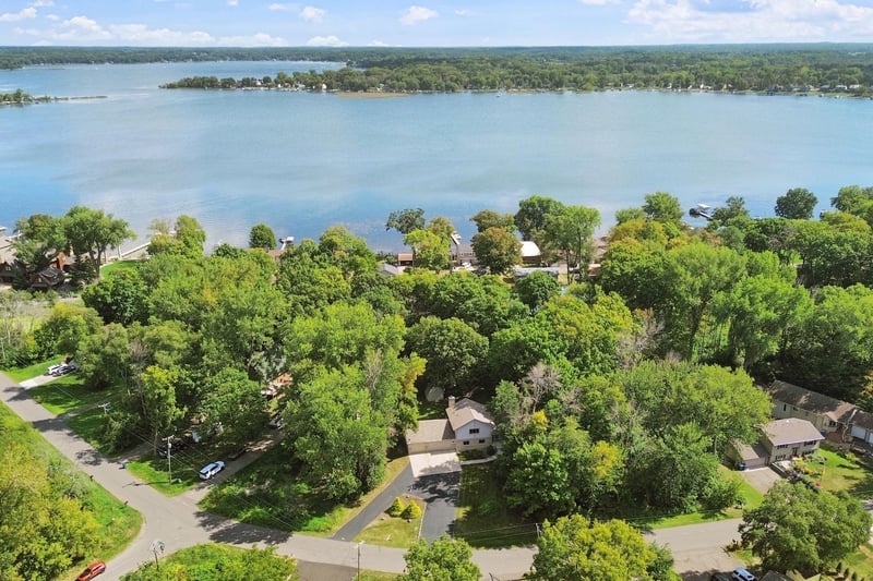 7657 N Shore Cir N, Forest Lake, MN 55025