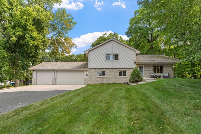 7657 N Shore Cir N, Forest Lake, MN 55025