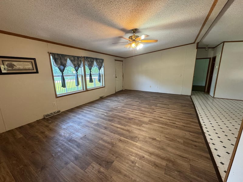 6292 3rd St, New Auburn, MN 55366