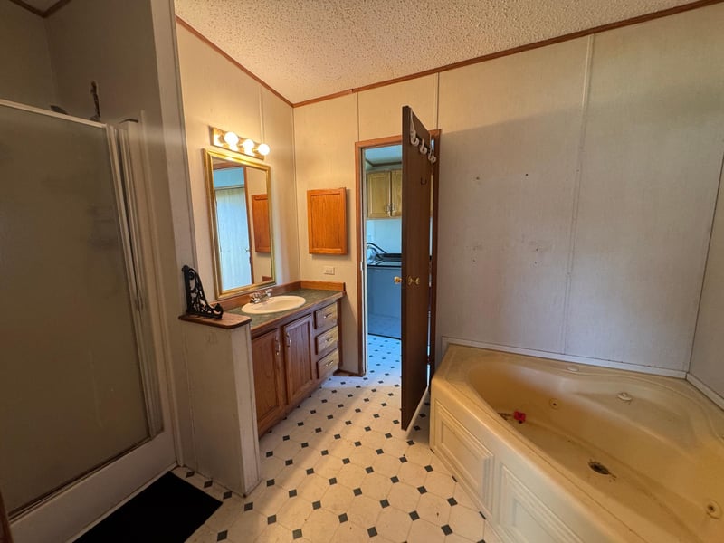 6292 3rd St, New Auburn, MN 55366