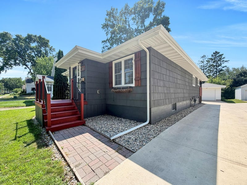 1024 5th St SW, Willmar, MN 56201