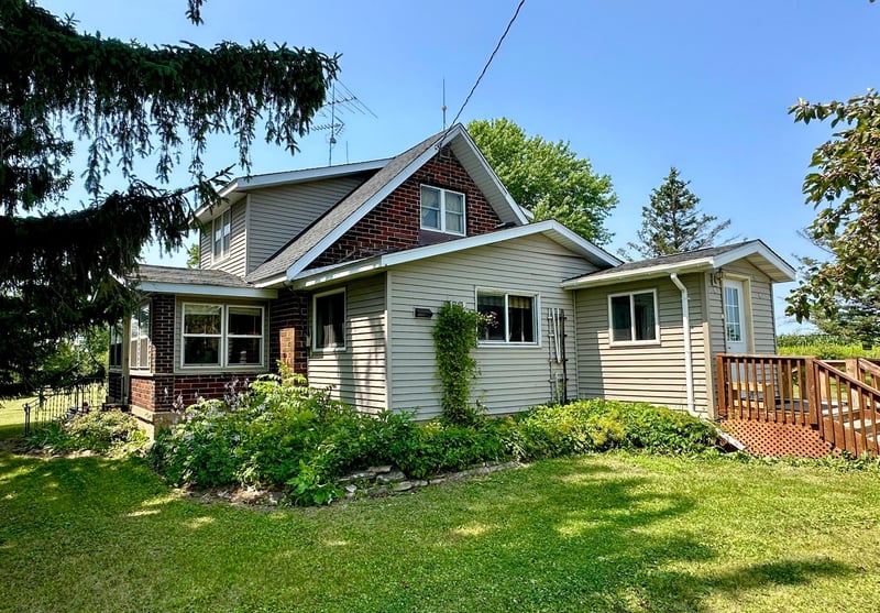 312 10th St, Clear Lake, WI 54005