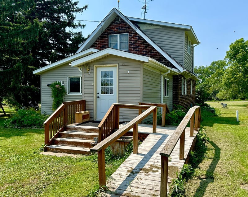 312 10th St, Clear Lake, WI 54005