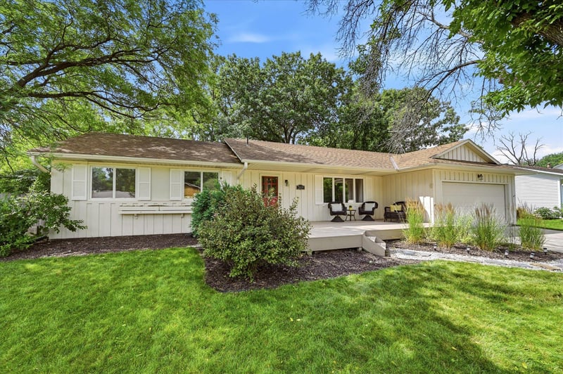 2419 Hidden Valley Ln, Stillwater, MN 55082