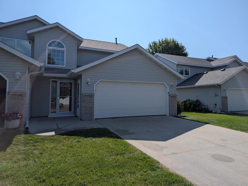 2628 Viola Heights Dr NE, Rochester, MN 55906