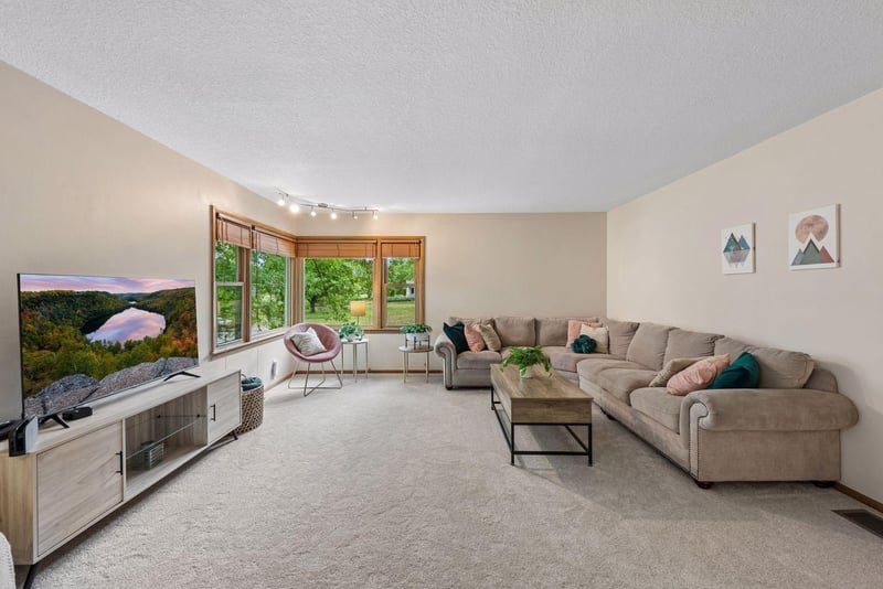 1643 Millwood Ave, Roseville, MN 55113