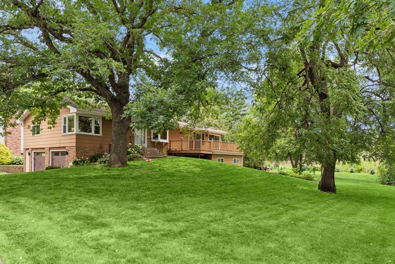 1643 Millwood Ave, Roseville, MN 55113
