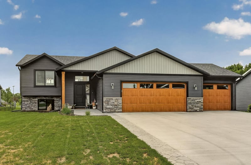 501 10th St W, Mantorville, MN 55955