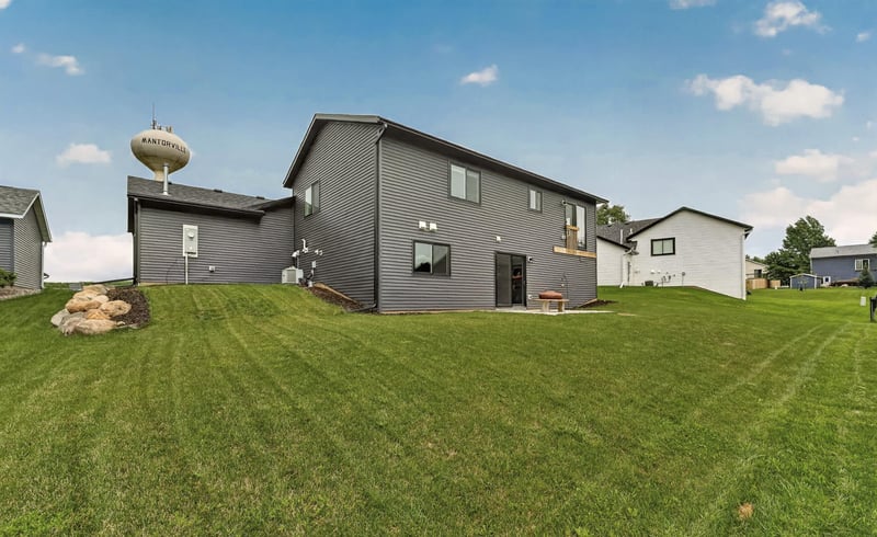 501 10th St W, Mantorville, MN 55955