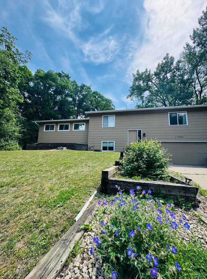 17800 Jamaica Cir, Lakeville, MN 55044