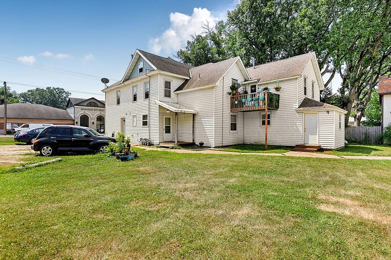 232 E Broadway St, Rockville, MN 56369