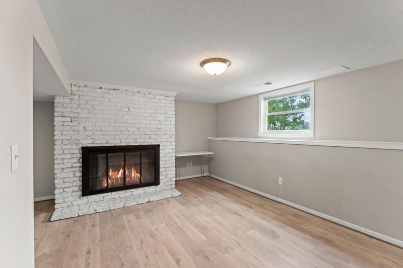 515 School St NW, Elk River, MN 55330