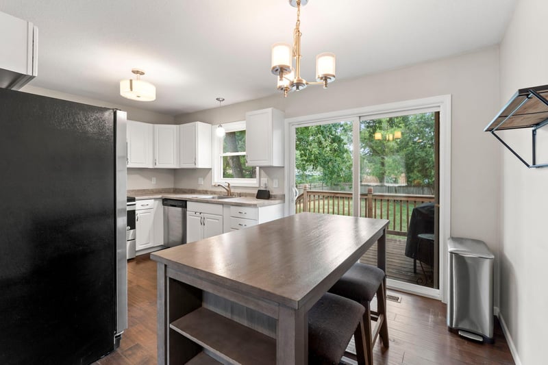 515 School St NW, Elk River, MN 55330