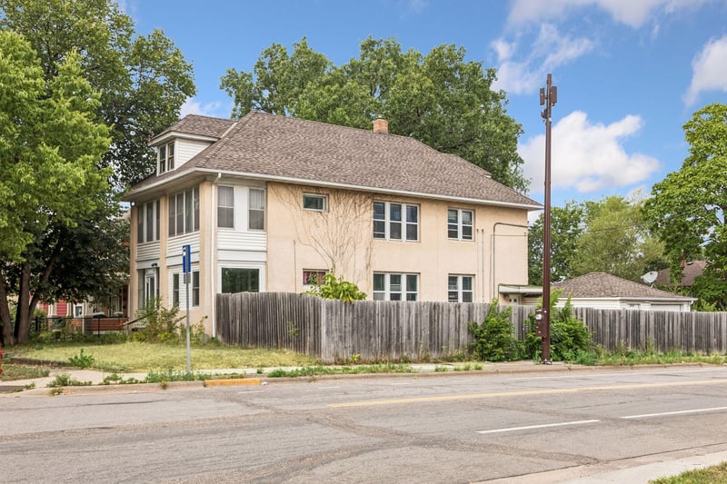 393 Geranium Ave E, Saint Paul, MN 55130