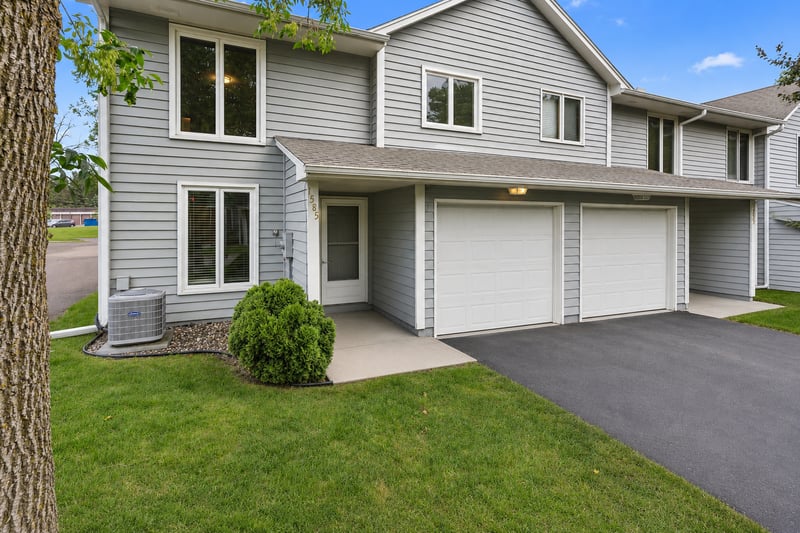 1585 Millpond Ct, Chaska, MN 55318