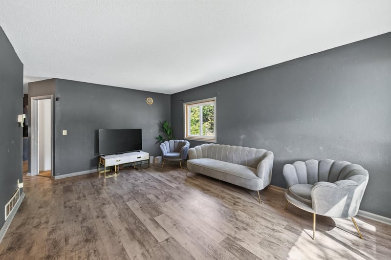 995 Rose Ave E, Saint Paul, MN 55106