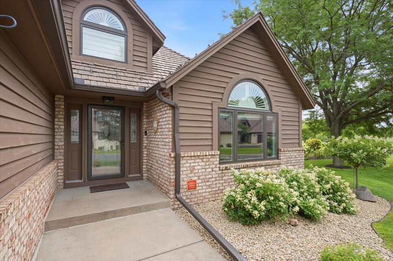 8944 Glen Edin Ln, Brooklyn Park, MN 55443
