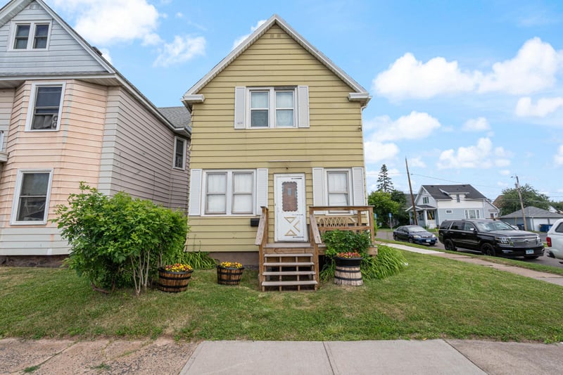 3201 Chestnut St, Duluth, MN 55806
