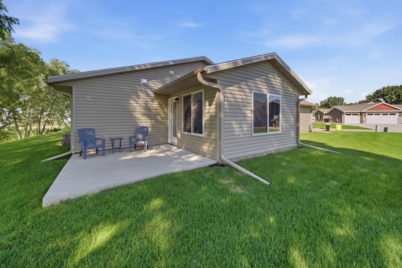 148 Highland Cir, Zumbrota, MN 55992
