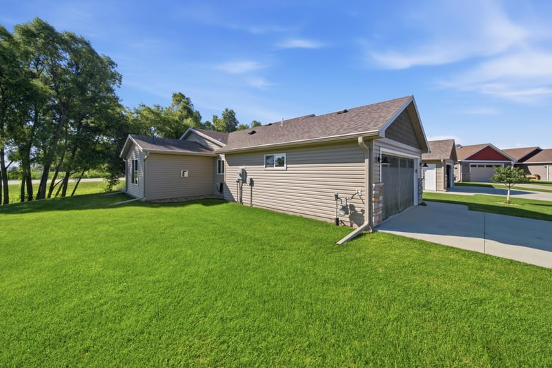 148 Highland Cir, Zumbrota, MN 55992