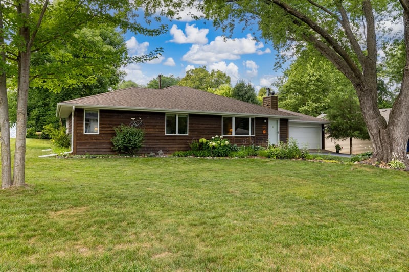 5356 Holiday Rd, Minnetonka, MN 55345