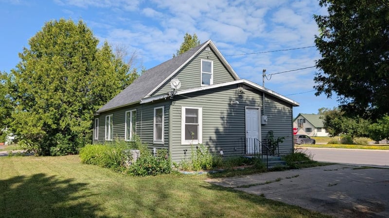 102 1st St SW, Cook, MN 55723