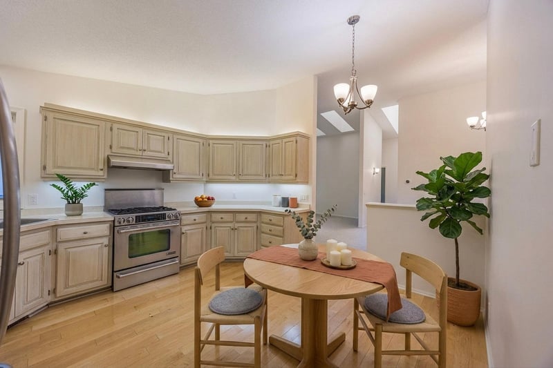 1106 Hollybrook Rd, Wayzata, MN 55391