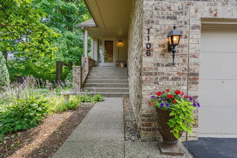 1106 Hollybrook Rd, Wayzata, MN 55391