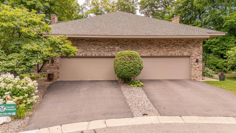 1106 Hollybrook Rd, Wayzata, MN 55391