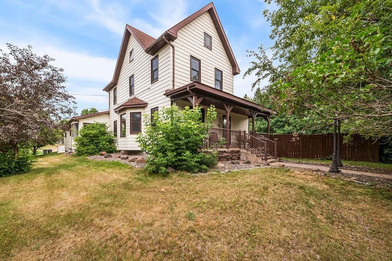 401 River Bluff Ave, Sandstone, MN 55072