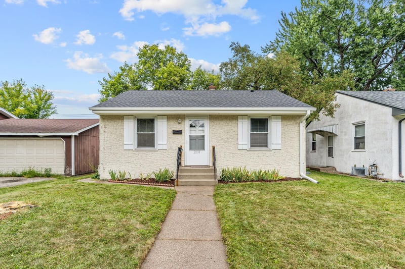 2099 Minnehaha Ave E, Saint Paul, MN 55119