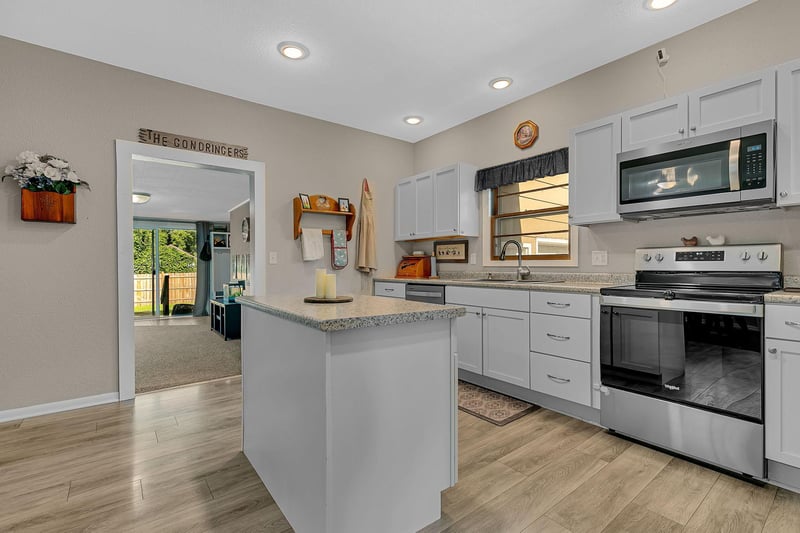 420 S 8th St, Bird Island, MN 55310