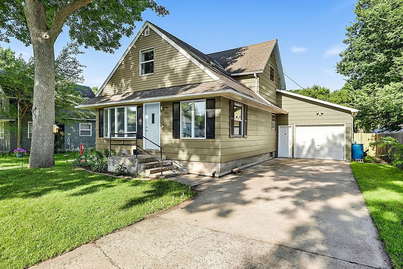 420 S 8th St, Bird Island, MN 55310