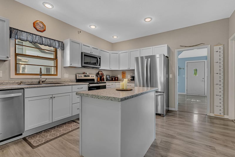 420 S 8th St, Bird Island, MN 55310