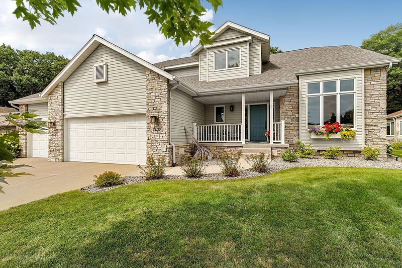 1070 Sunwood Park Ln, Waite Park, MN 56387